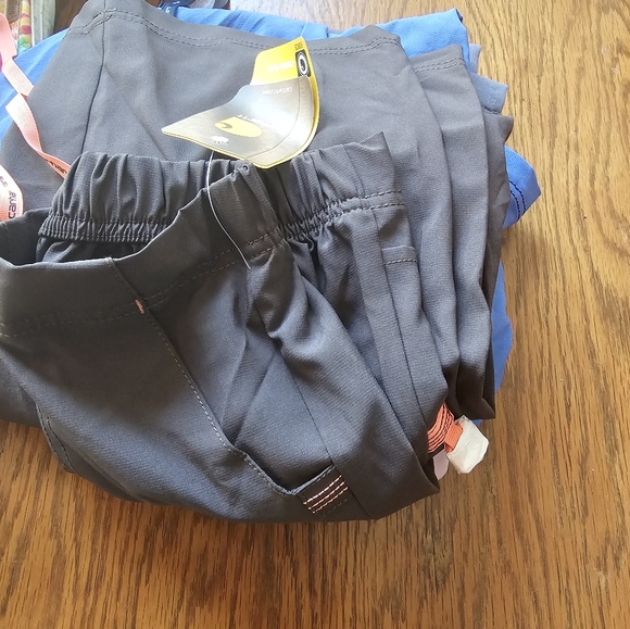 Figs and carhartt scrubs - Picture 3 of 6